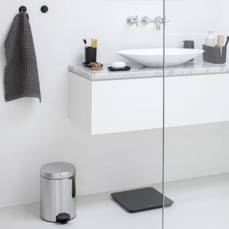 Κάδος απορριμμάτων με πεντάλ Brabantia NewIcon 649010, 5 L, Εύκολο κλείσιμο, Αντιολισθητική βάση, Inox