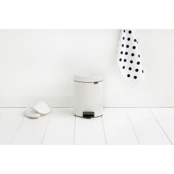 Κάδος με πεντάλ Brabantia NewIcon 649004, 5 L, Εύκολο κλείσιμο, Αντιολισθητική βάση, Λευκό