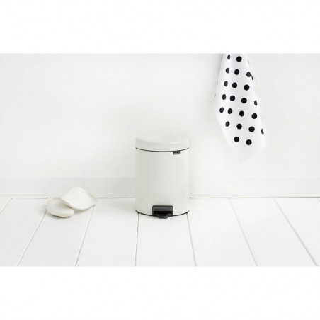 Κάδος με πεντάλ Brabantia NewIcon 649004, 5 L, Εύκολο κλείσιμο, Αντιολισθητική βάση, Λευκό