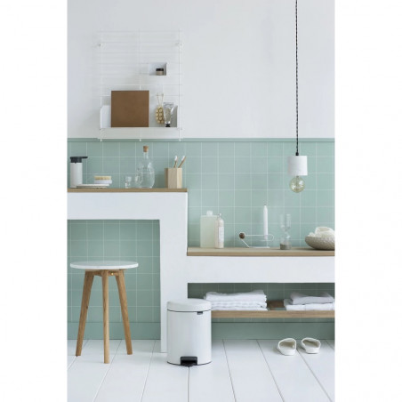 Κάδος με πεντάλ Brabantia NewIcon 649004, 5 L, Εύκολο κλείσιμο, Αντιολισθητική βάση, Λευκό