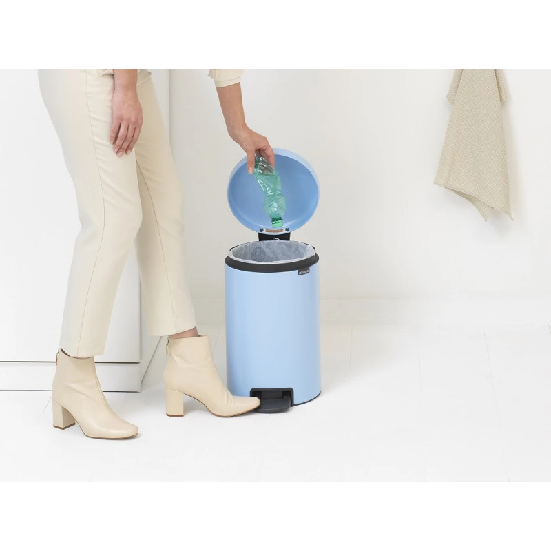 Κάδος με πεντάλ Brabantia NewIcon 1005532, 12 l, Ομαλό κλείσιμο, Αντιολισθητική βάση, Γαλάζιο