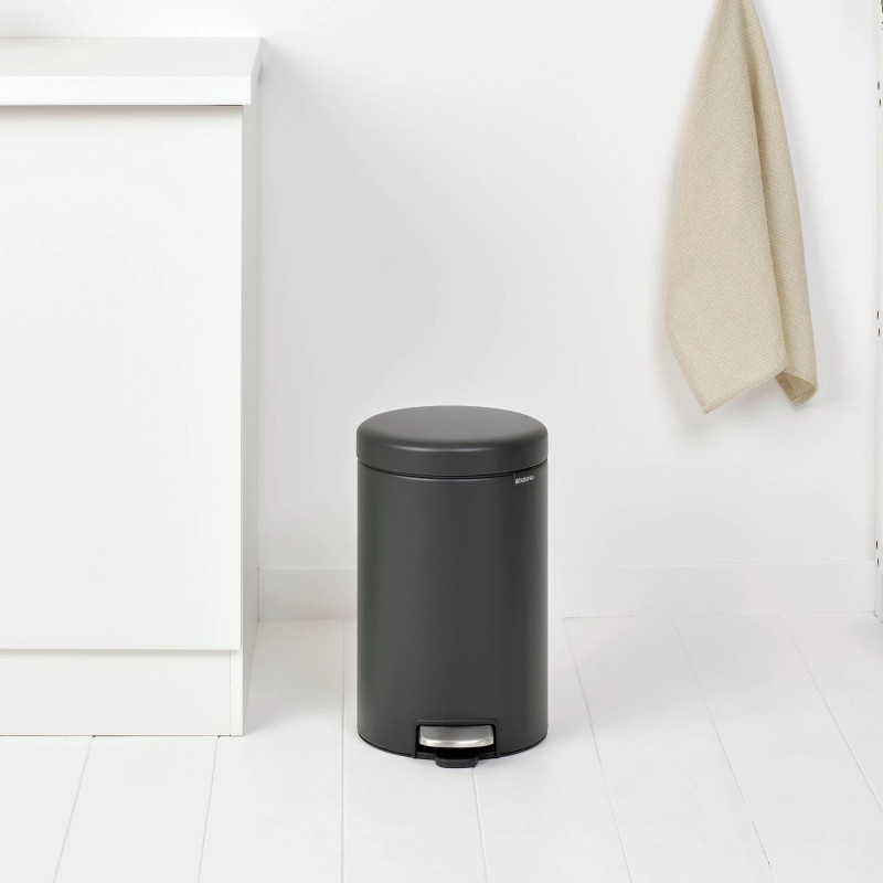 Κάδος με πεντάλ Brabantia NewIcon 649741, 12 l, Ομαλό κλείσιμο, Αντιολισθητική βάση, Ορυκτή επίστρωση, Σκούρο γκρι