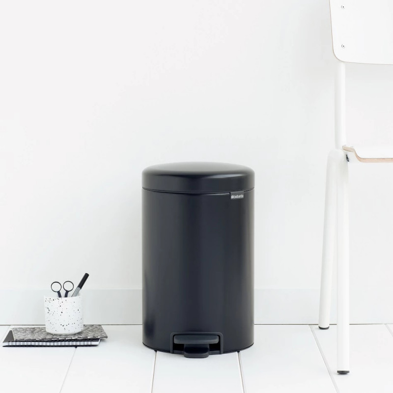 Κάδος με πεντάλ Brabantia NewIcon 649029, 12 L, Ομαλό κλείσιμο, Αντιολισθητική βάση, Μαύρο
