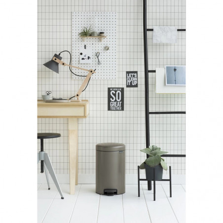 Κάδος με πεντάλ Brabantia NewIcon 649027, 12 L, Ομαλό κλείσιμο, Αντιολισθητική βάση, Γκρι