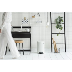 Κάδος με πεντάλ Brabantia NewIcon 649019, 12 L, Ομαλό κλείσιμο, Αντιολισθητική βάση, Λευκό
