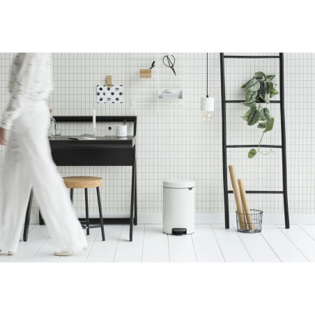 Κάδος με πεντάλ Brabantia NewIcon 649019, 12 L, Ομαλό κλείσιμο, Αντιολισθητική βάση, Λευκό