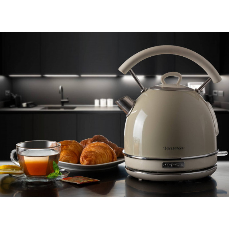 Ηλεκτρικός βραστήρας Ariete VINTAGE 2877/03, 2000W, 1.7 l, ατσάλινο σώμα, ψυχρή επιφάνεια, βάση 360, Μπεζ