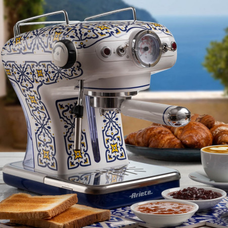 Καφετιέρα Ariete Capri 1389/1C, 850W, 15 bar, 0.9 l, Ατμομάγειρας γάλακτος, αλεσμένες και ESE δόσεις, Λευκό/μπλε