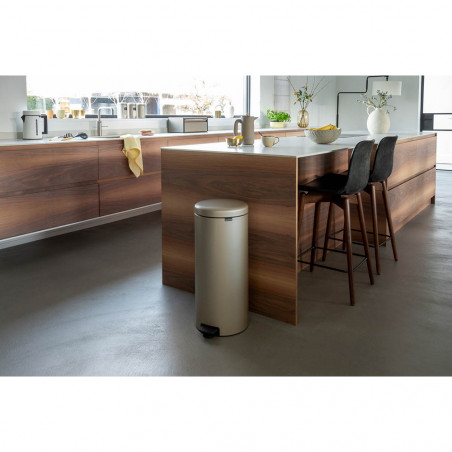 Κάδος με πεντάλ Brabantia NewIcon 1003209, 30 l, Ομαλό κλείσιμο, Αντιολισθητική βάση, Μεταλλικό χρυσό