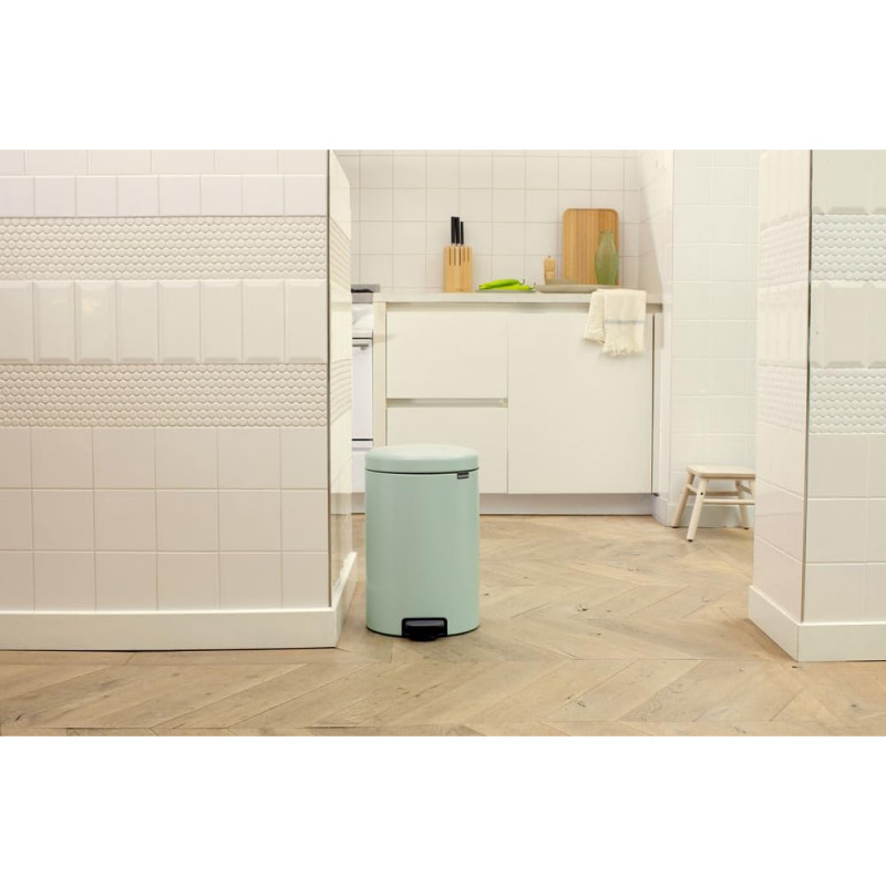 Κάδος απορριμμάτων με πεντάλ Brabantia NewIcon 1008847, 20 l, Ομαλό κλείσιμο, Αντιολισθητική βάση, Ανοιχτό πράσινο