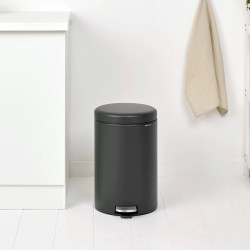 Κάδος απορριμμάτων με πεντάλ Brabantia NewIcon 649747, 20 l, Ομαλό κλείσιμο, Αντιολισθητική βάση, Ορυκτή επίστρωση, Σκούρο γκρι
