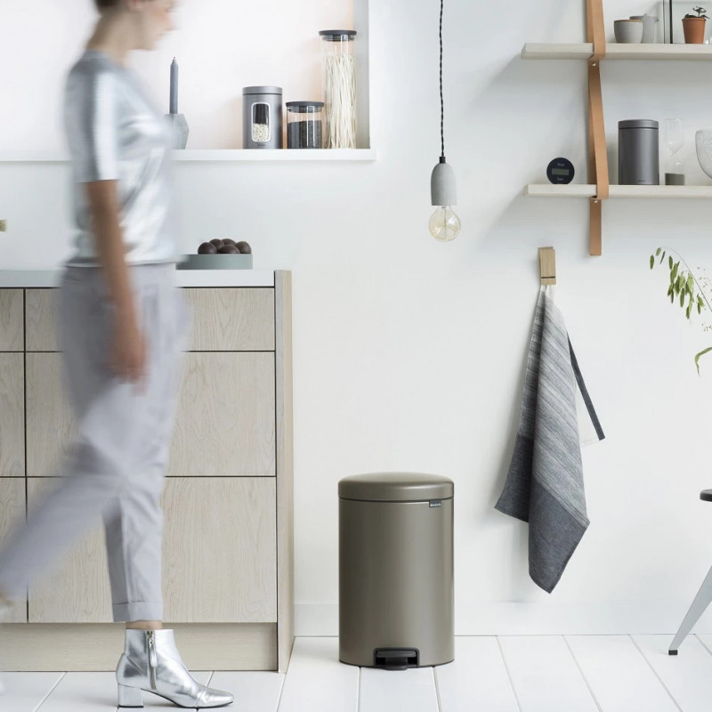 Κάδος απορριμμάτων με πεντάλ Brabantia NewIcon 649042, 20 l, Ομαλό κλείσιμο, Αντιολισθητική βάση, Γκρι
