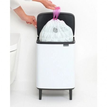 Κάδος Brabantia Bo Small Hi 1006647, 12 l, Ομαλό και αθόρυβο άνοιγμα, Αντιολισθητική βάση, Λευκό