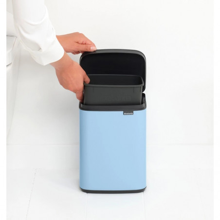 Κάδος Brabantia Bo Small 1006626, 4 L, Ομαλό και αθόρυβο άνοιγμα, Αντιολισθητική βάση, Μπλε ανοιχτόχρωμο