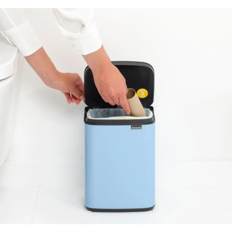 Κάδος Brabantia Bo Small 1006626, 4 L, Ομαλό και αθόρυβο άνοιγμα, Αντιολισθητική βάση, Μπλε ανοιχτόχρωμο