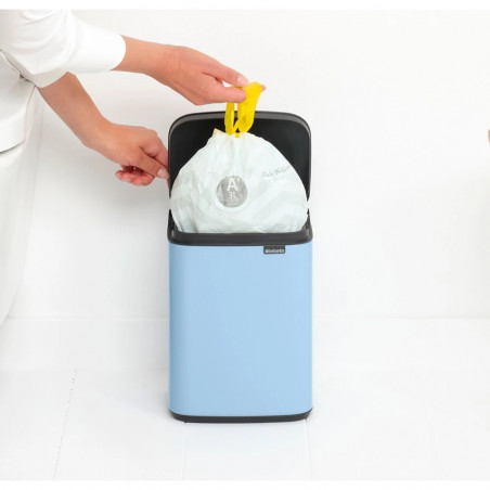 Κάδος Brabantia Bo Small 1006626, 4 L, Ομαλό και αθόρυβο άνοιγμα, Αντιολισθητική βάση, Μπλε ανοιχτόχρωμο