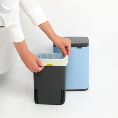 Κάδος Brabantia Bo Small 1006626, 4 L, Ομαλό και αθόρυβο άνοιγμα, Αντιολισθητική βάση, Μπλε ανοιχτόχρωμο