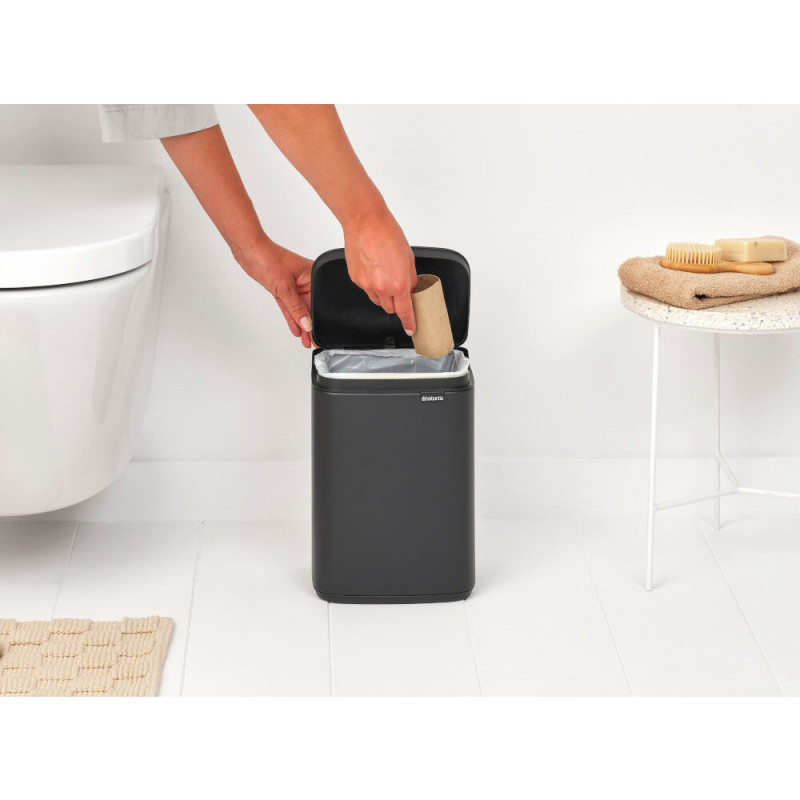 Κάδος Brabantia Bo Small 1008866, 4 L, Ομαλό και αθόρυβο άνοιγμα, Αντιολισθητική βάση, Ορυκτή επίστρωση, Σκούρο γκρι