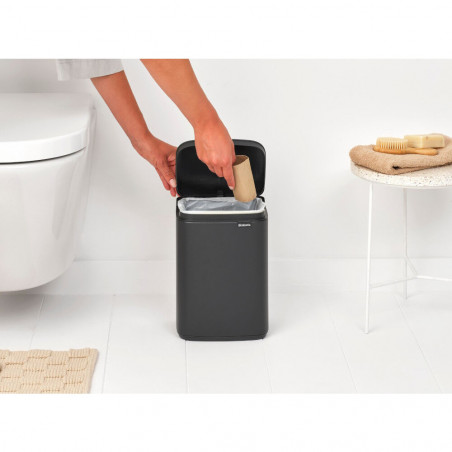 Κάδος Brabantia Bo Small 1008866, 4 L, Ομαλό και αθόρυβο άνοιγμα, Αντιολισθητική βάση, Ορυκτή επίστρωση, Σκούρο γκρι