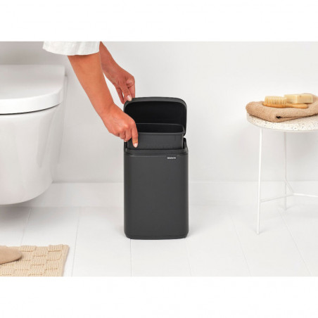 Κάδος Brabantia Bo Small 1008866, 4 L, Ομαλό και αθόρυβο άνοιγμα, Αντιολισθητική βάση, Ορυκτή επίστρωση, Σκούρο γκρι