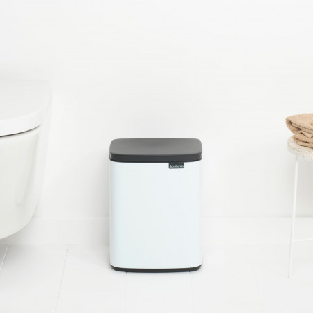 Κάδος Brabantia Bo Small 1006627, 7 L, Ομαλό και αθόρυβο άνοιγμα, Αντιολισθητική βάση, Λευκό