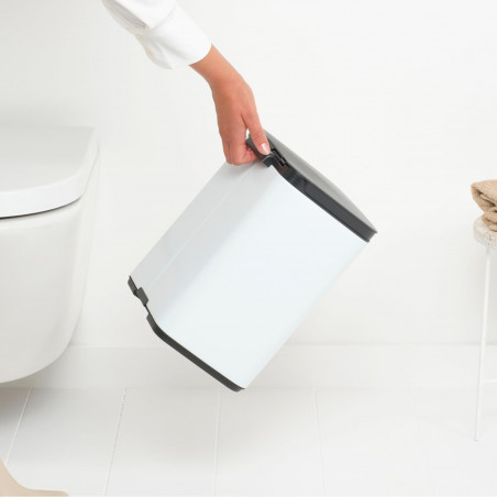 Κάδος Brabantia Bo Small 1006627, 7 L, Ομαλό και αθόρυβο άνοιγμα, Αντιολισθητική βάση, Λευκό