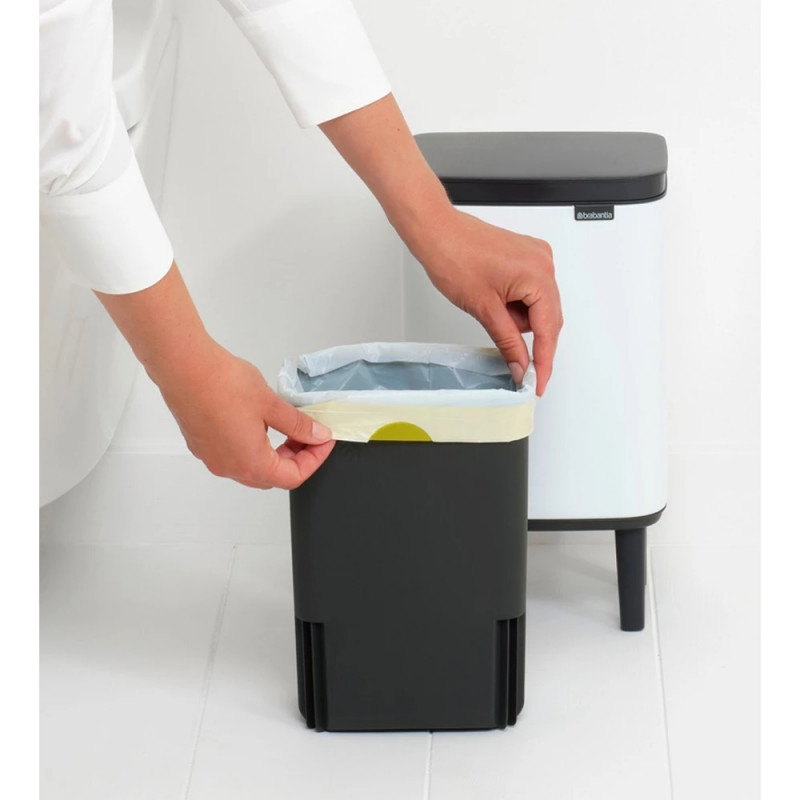 Κάδος Brabantia Bo Small Hi 1006639, 4 L, Ανυψωμένος, Ομαλό και αθόρυβο άνοιγμα, Αντιολισθητική βάση, Λευκό