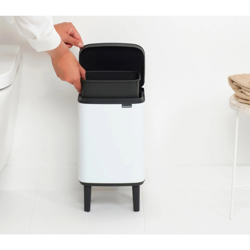 Κάδος Brabantia Bo Small Hi 1006639, 4 L, Ανυψωμένος, Ομαλό και αθόρυβο άνοιγμα, Αντιολισθητική βάση, Λευκό