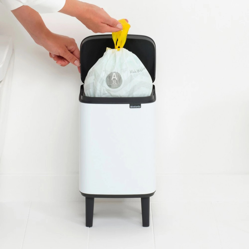Κάδος Brabantia Bo Small Hi 1006639, 4 L, Ανυψωμένος, Ομαλό και αθόρυβο άνοιγμα, Αντιολισθητική βάση, Λευκό