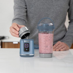 Φορητός μπλέντερ Ninja Blast BC151EUNV, 7,4 W, 530 ml, Ατσάλινο μαχαίρι με 6 λεπίδες, Θρυμματισμός πάγου, Έως 10 κύκλοι, Χωρίς BPA, USB-C, Μπλε