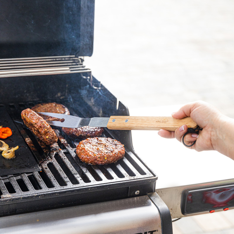 Σετ από 3 σκεύη BBQ Kinghoff KH 1918, Σπάτουλα, Σπάτουλα, Πιρούνι, Ξύλινες λαβές, Βρόχοι για κρέμασμα, Inox/καφέ