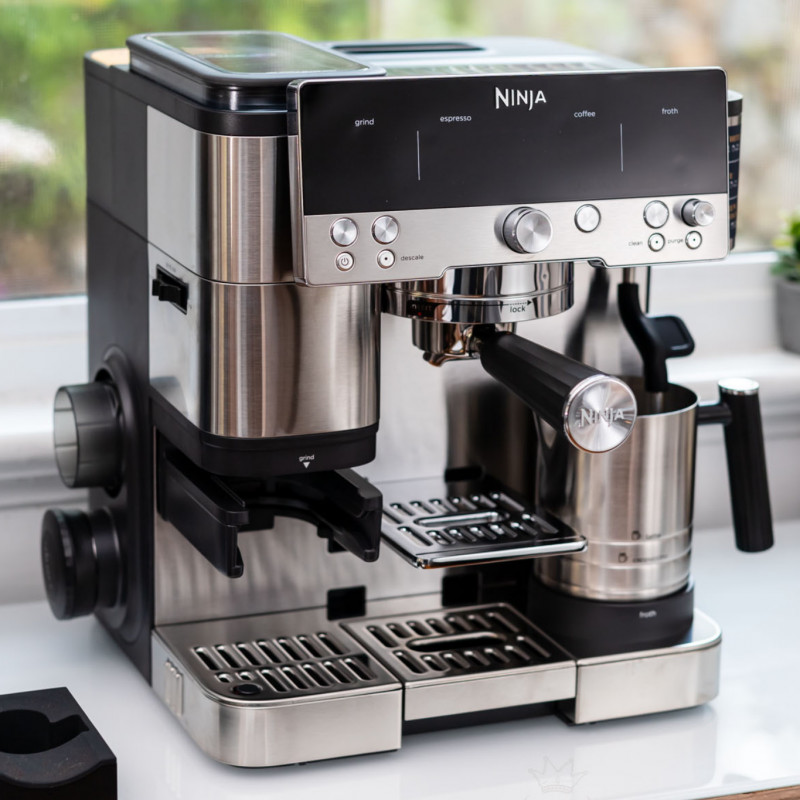 Ninja Luxe Café Premier ES601 3σε1, 1650W, 15 bar, 2 λίτρα, Barista Assist, texturirane χωρίς επαφή, 4 λειτουργίες, 3 ρυθμίσεις θερμοκρασίας, Inox/μαύρο.