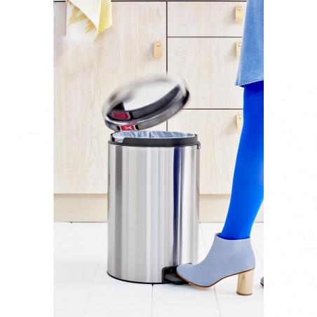 Κάδος απορριμμάτων με πεντάλ Brabantia NewIcon 649046, 20 l, Ομαλό κλείσιμο, Αντιολισθητική βάση, Ανθεκτικό στα δακτυλικά αποτυπώματα, Inox/Matte