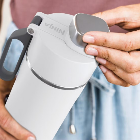 Thermos Ninja DW2401EUUKWH, 700 ml, Κατάλληλο για ανθρακούχα ποτά, Τριπλή μόνωση, Χωρίς BPA, Ζεστό έως 8 ώρες, Κρύο έως 24 ώρες, Λευκό