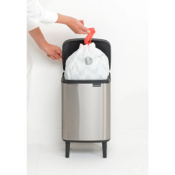 Κάδος απορριμμάτων Brabantia Bo Small Hi 1006646, 7 λίτρα, Υπερυψωμένος, Ομαλό και αθόρυβο άνοιγμα, Αντιολισθητική βάση, Ανθεκτικός στα δακτυλικά αποτυπώματα, Ανοξείδωτο/Ματ