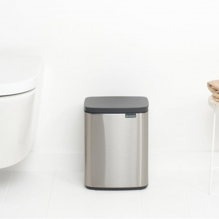 Κάδος απορριμμάτων Brabantia Bo Small 1006632, 7 λίτρα, Ομαλό και αθόρυβο άνοιγμα, Αντιολισθητική βάση, Ανθεκτικό στα δακτυλικά αποτυπώματα, Ανοξείδωτο/Ματ