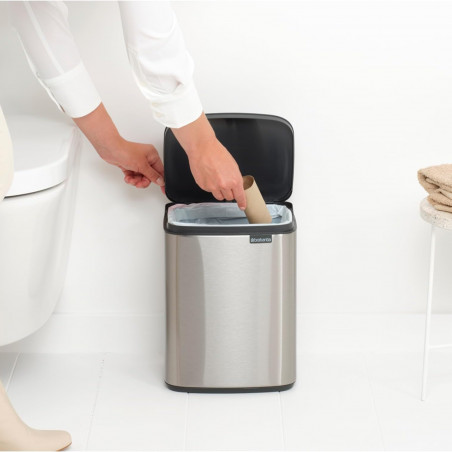 Κάδος απορριμμάτων Brabantia Bo Small 1006632, 7 λίτρα, Ομαλό και αθόρυβο άνοιγμα, Αντιολισθητική βάση, Ανθεκτικό στα δακτυλικά αποτυπώματα, Ανοξείδωτο/Ματ