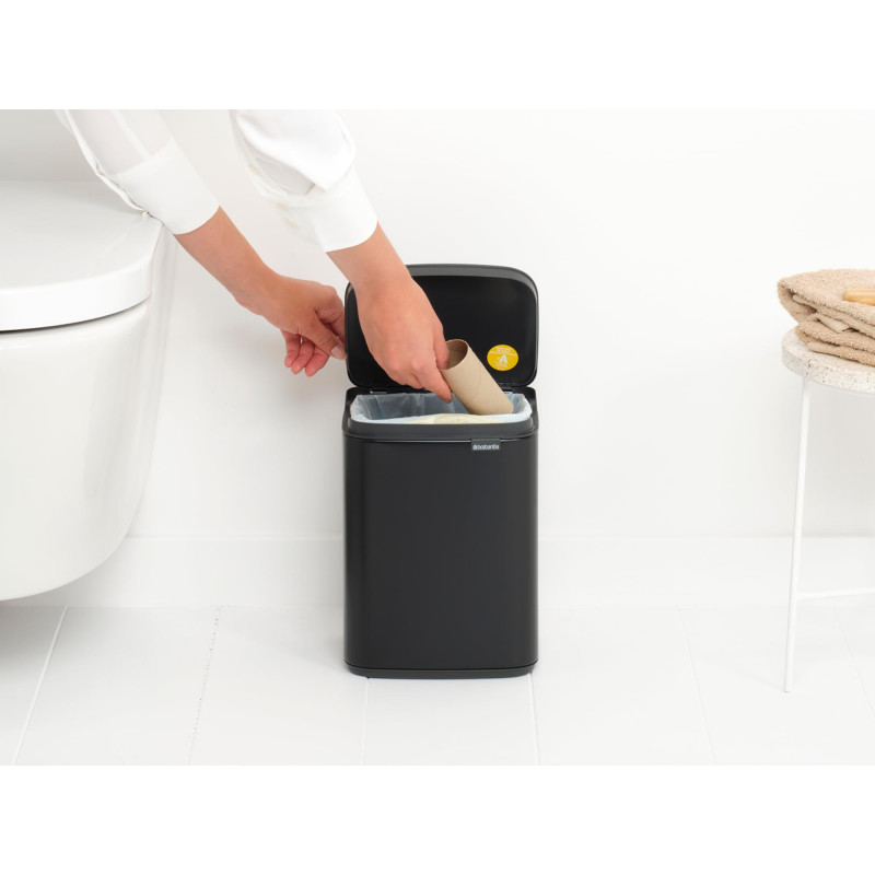 Κάδος απορριμμάτων Brabantia Bo Small 4L, Ομαλό και αθόρυβο άνοιγμα,Αντιολισθητική βάση, Μαύρο