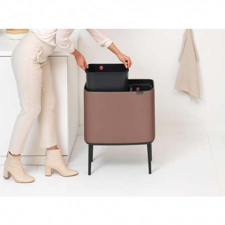 Κάδος Brabantia Bo Touch 1008856, 11+23 l, Ομαλό και αθόρυβο άνοιγμα, Μεγάλο άνοιγμα, Σατέν φινίρισμα, Καφέ