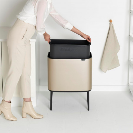 Κάδος Brabantia Bo Touch 1003213, 36 L, Ομαλό και αθόρυβο άνοιγμα, Μεγάλο άνοιγμα, Μεταλλικό χρυσό