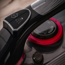 Σίδερο ατμού Voltz V51050D, 2600W, Αυτοκαθαριζόμενο, Στεγνό σιδέρωμα, Κεραμική επίστρωση, Μαύρο