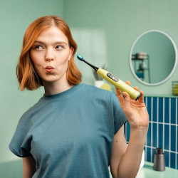 Ηλεκτρική ηχητική οδοντόβουρτσα Beurer SC 50, 80000 στροφές ανά λεπτό, 5 λειτουργίες, χρονοδιακόπτης, αυτονομία 22 ημέρες, οθόνη LED, Type-C + μαγνητική πλάκα, κίτρινο