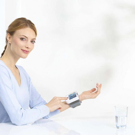 Beurer BC 44 Παρακολούθηση αρτηριακής πίεσης, ένδειξη αρρυθμίας και κινδύνου, μνήμη ανά εφαρμογή, 2 x AAA, 14-19,5 cm, λευκό