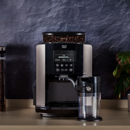 Καφετιέρα Krups Arabica Latte EA819E10, 1450W, 15 bar, 1.7 l, LCD, 5 προγράμματα, 3 λειτουργίες, 3 ρυθμίσεις θερμοκρασίας και αρώματος, Milk Comfort / One Touch Cappuccino, Μαύρο