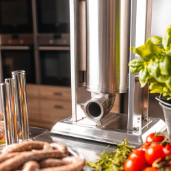 Μηχανή πλήρωσης λουκάνικων Klausberg KB 7930, 5 kg, χειροκίνητη, 4 χαλύβδινα ακροφύσια, βαλβίδα εξαέρωσης, κύλινδρος κύλισης, Inox