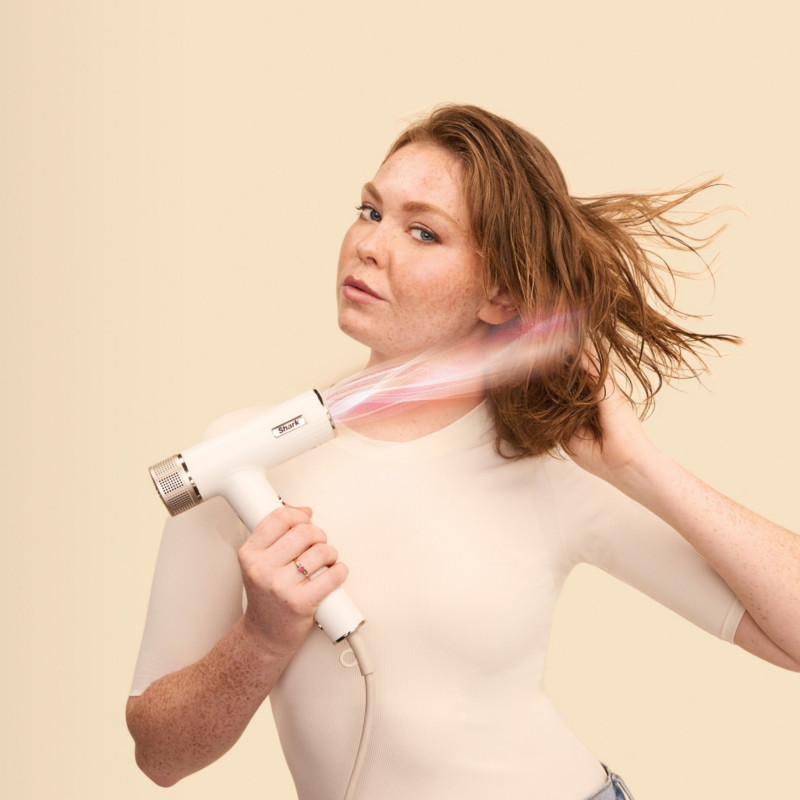 Στεγνωτήρας μαλλιών Shark HD334EU, 1700W, Διαχυτής, 3 λειτουργίες, 3 εξαρτήματα, Προστασία από θερμική βλάβη, 110°C, Ιονιστής, Λευκό