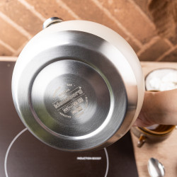 Σφυρίζοντας βραστήρας Klausberg KB 7956, 3l, Θερμομονωμένη λαβή, Πολυστρωματικός πυθμένας, Επαγωγή, Μπεζ