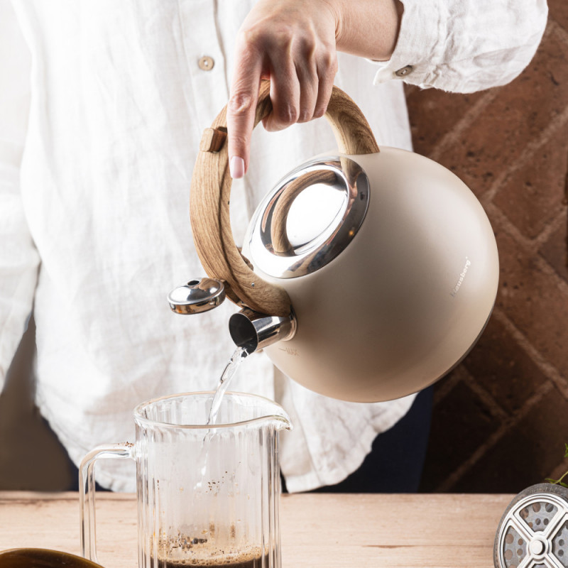 Σφυρίζοντας βραστήρας Klausberg KB 7956, 3l, Θερμομονωμένη λαβή, Πολυστρωματικός πυθμένας, Επαγωγή, Μπεζ