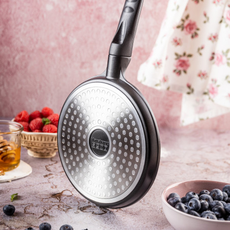 Τηγανίτα για τηγανίτες Klausberg KB 7973, 18 cm, ανάγλυφος πάτος με γατούλα, αντικολλητική επίστρωση, χωρίς PFOA, επαγωγή, μαύρο