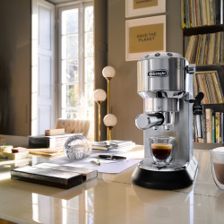 Μηχανή Espresso DeLonghi EC685.M, 1300W, 15 bar, 1.1 l, 3 προσαρμογείς, έλεγχος θερμοκρασίας, Inox